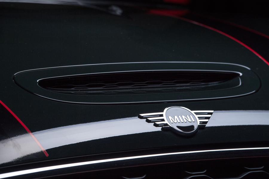 Логотип Mini John Cooper Works (F56) 2018 года  (SG) (фото 18 из 19)